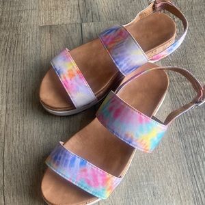 Tahari tie dye platform sandals